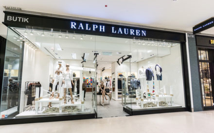 Designer brand Ralph Lauren to make masks and gowns - BBC News